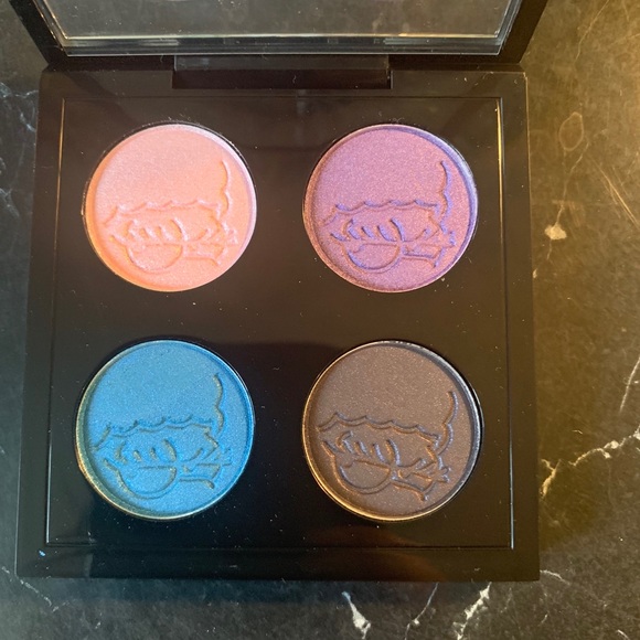 ❤️MAC COSMETICS x THE SIMPSONS EYESHADOW QUAD - Picture 3 of 8